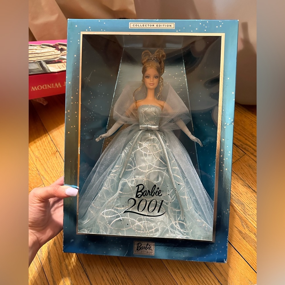 Barbie Collector's Edition Year 2001 New